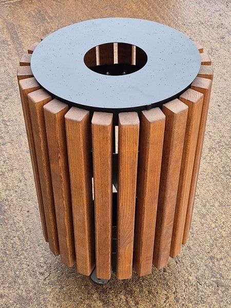 Atkritumu urna (UR-07) ar vāku