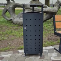 Atkritumu urna (UR-24) ar pelnu trauku