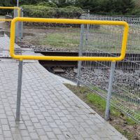 Dzelzceļa gājēju aizsargbarjera labirints